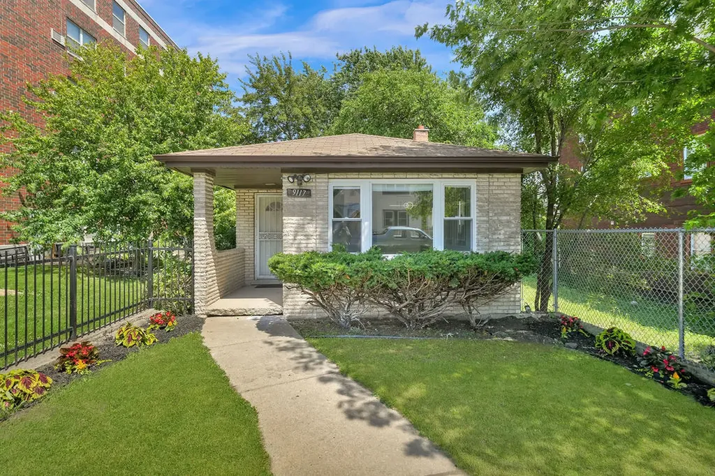 9117 South Brandon Avenue Chicago IL 60617