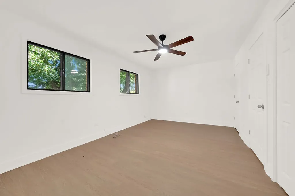 9117 South Brandon Avenue Chicago IL 60617