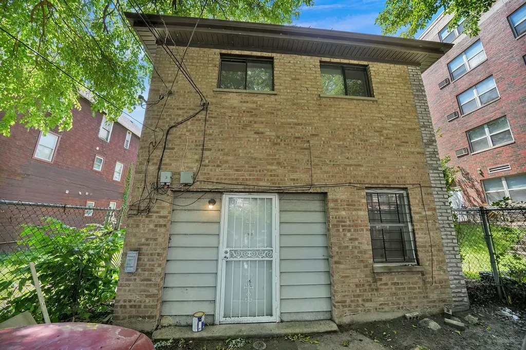 9117 South Brandon Avenue Chicago IL 60617