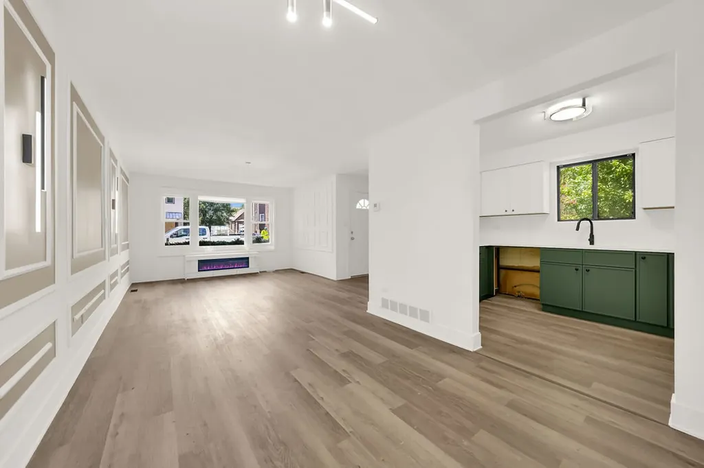 9117 South Brandon Avenue Chicago IL 60617