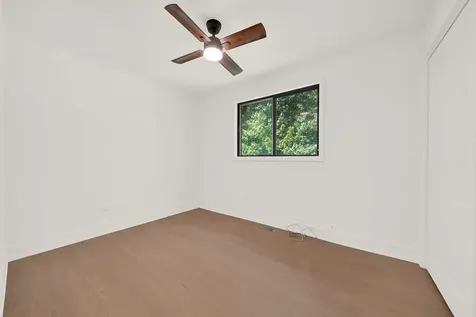 9117 South Brandon Avenue Chicago IL 60617