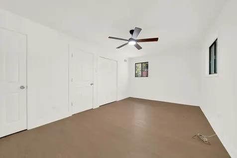9117 South Brandon Avenue Chicago IL 60617