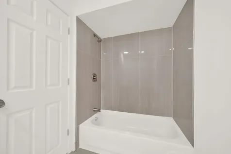 9117 South Brandon Avenue Chicago IL 60617