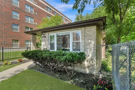 9117 South Brandon Avenue Chicago IL 60617
