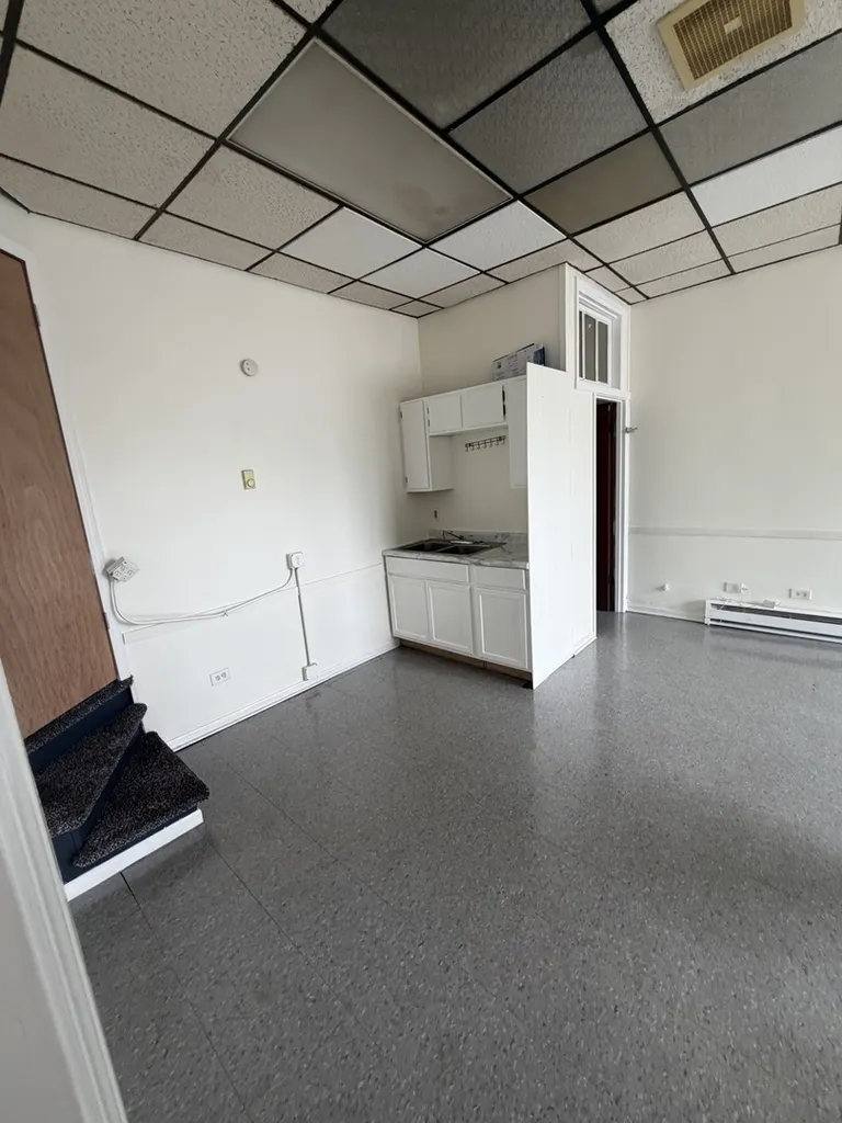 5123 West Montrose Avenue Chicago IL 60641