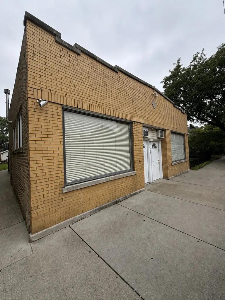 5123 West Montrose Avenue Chicago IL 60641