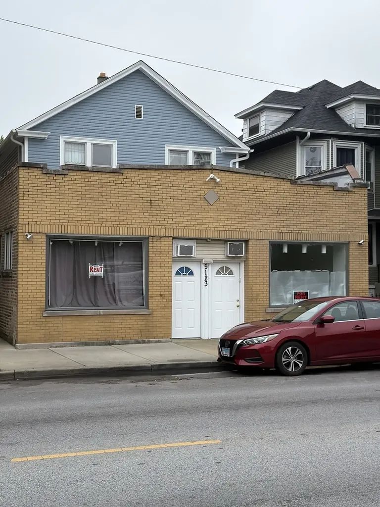 5123 West Montrose Avenue Chicago IL 60641