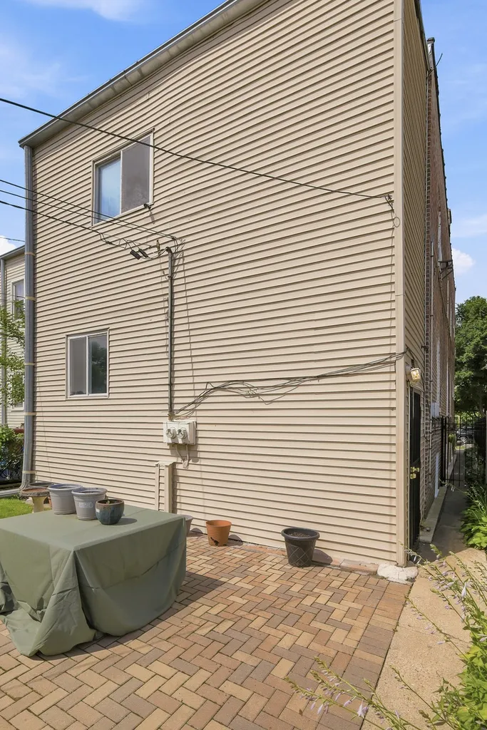1315 North Massasoit Avenue N Chicago IL 60651