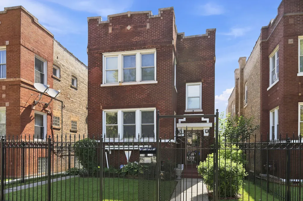 1315 North Massasoit Avenue N Chicago IL 60651