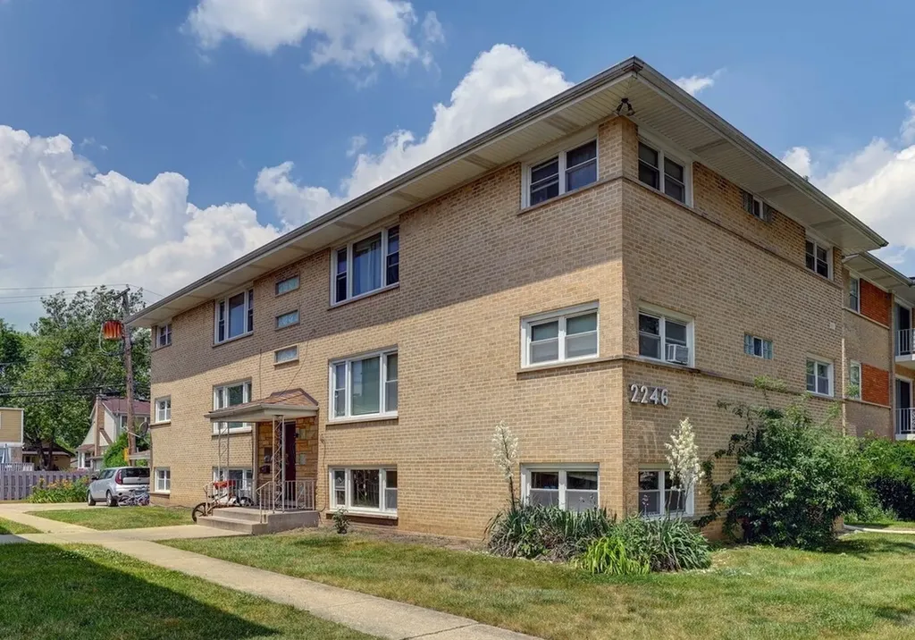2246 South 17th Avenue North Riverside IL 60546
