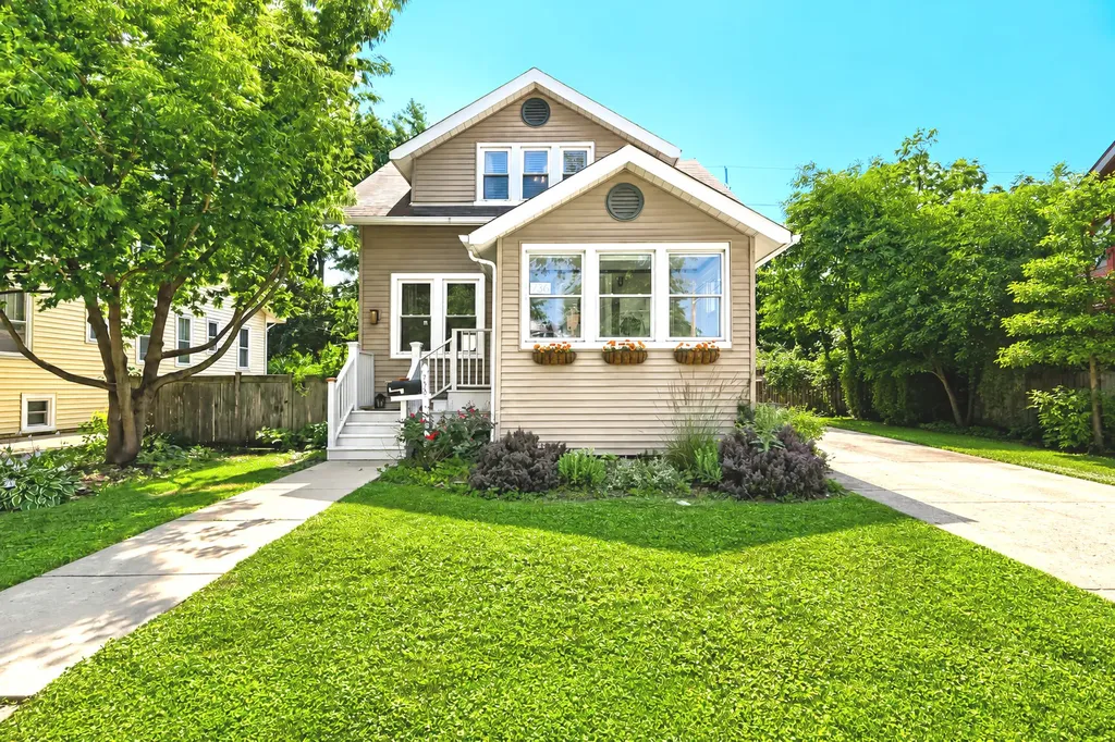 736 Arlington Avenue Des Plaines IL 60016