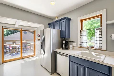 736 Arlington Avenue Des Plaines IL 60016