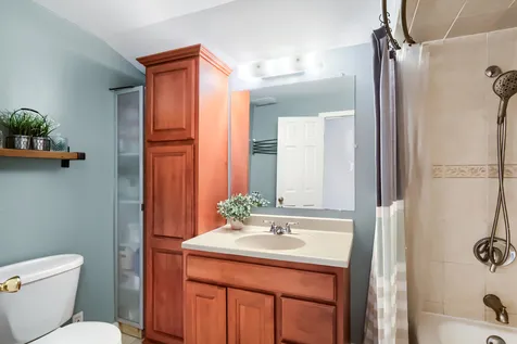 736 Arlington Avenue Des Plaines IL 60016