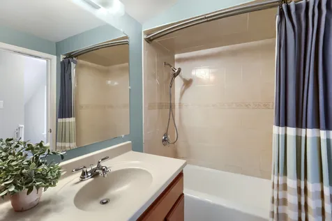 736 Arlington Avenue Des Plaines IL 60016