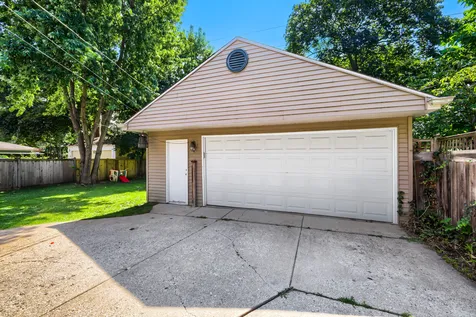736 Arlington Avenue Des Plaines IL 60016