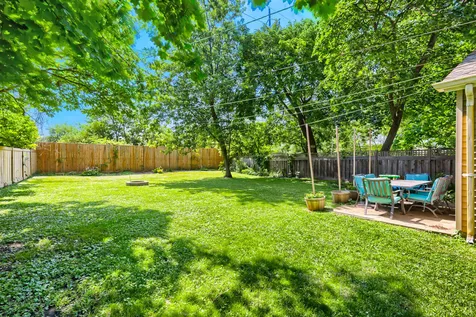 736 Arlington Avenue Des Plaines IL 60016