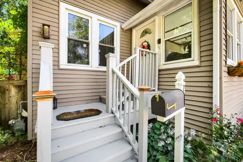 736 Arlington Avenue Des Plaines IL 60016