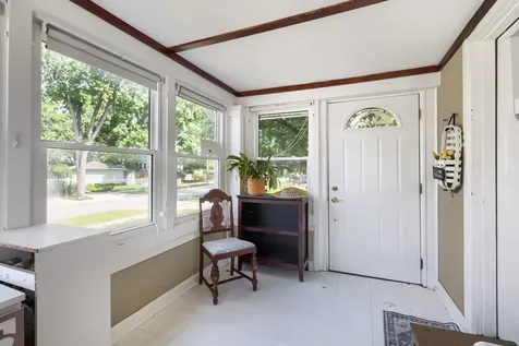 736 Arlington Avenue Des Plaines IL 60016