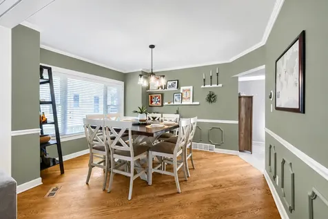 736 Arlington Avenue Des Plaines IL 60016
