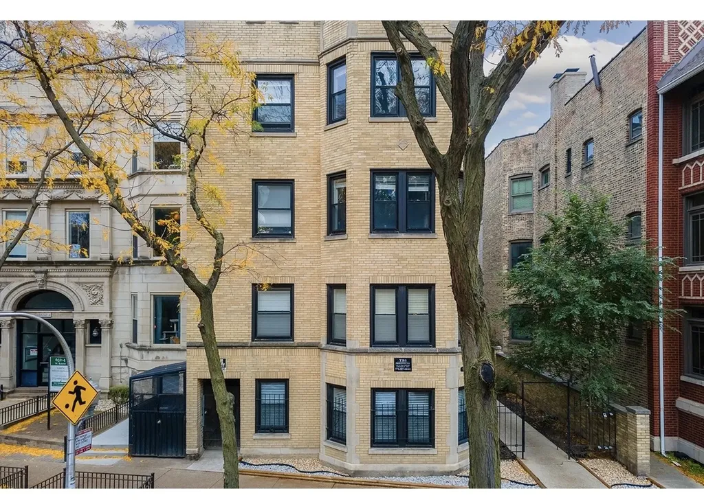 648.5 West Roscoe Street Chicago IL 60657