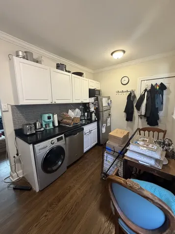 648.5 West Roscoe Street Chicago IL 60657