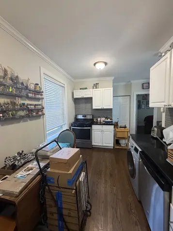 648.5 West Roscoe Street Chicago IL 60657