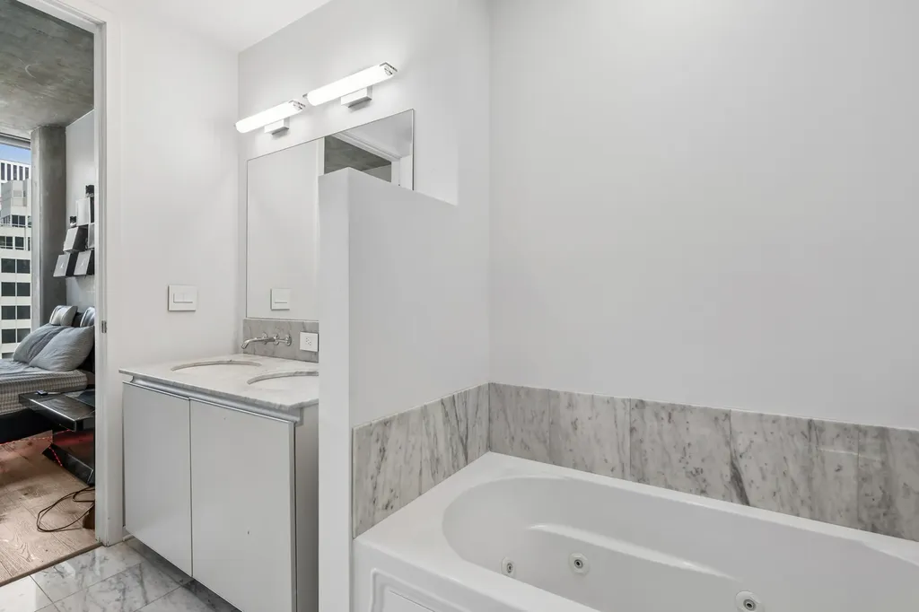 600 North Fairbanks Court Chicago IL 60611