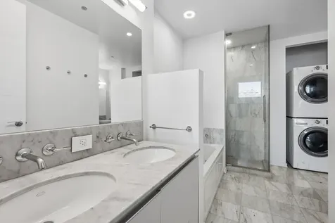 600 North Fairbanks Court Chicago IL 60611