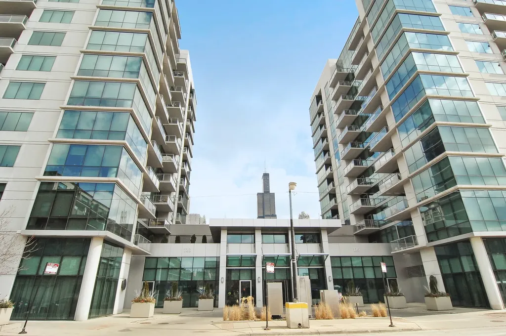 123 South Green Street Chicago IL 60607