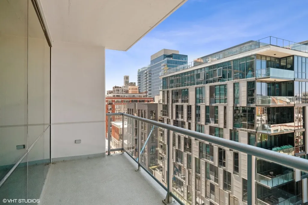 123 South Green Street Chicago IL 60607