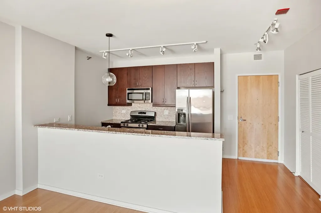 123 South Green Street Chicago IL 60607