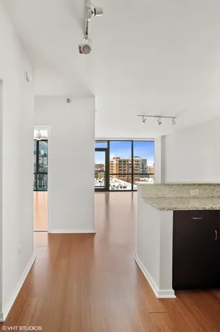 123 South Green Street Chicago IL 60607