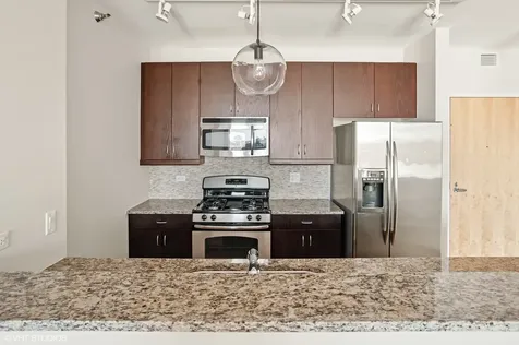 123 South Green Street Chicago IL 60607