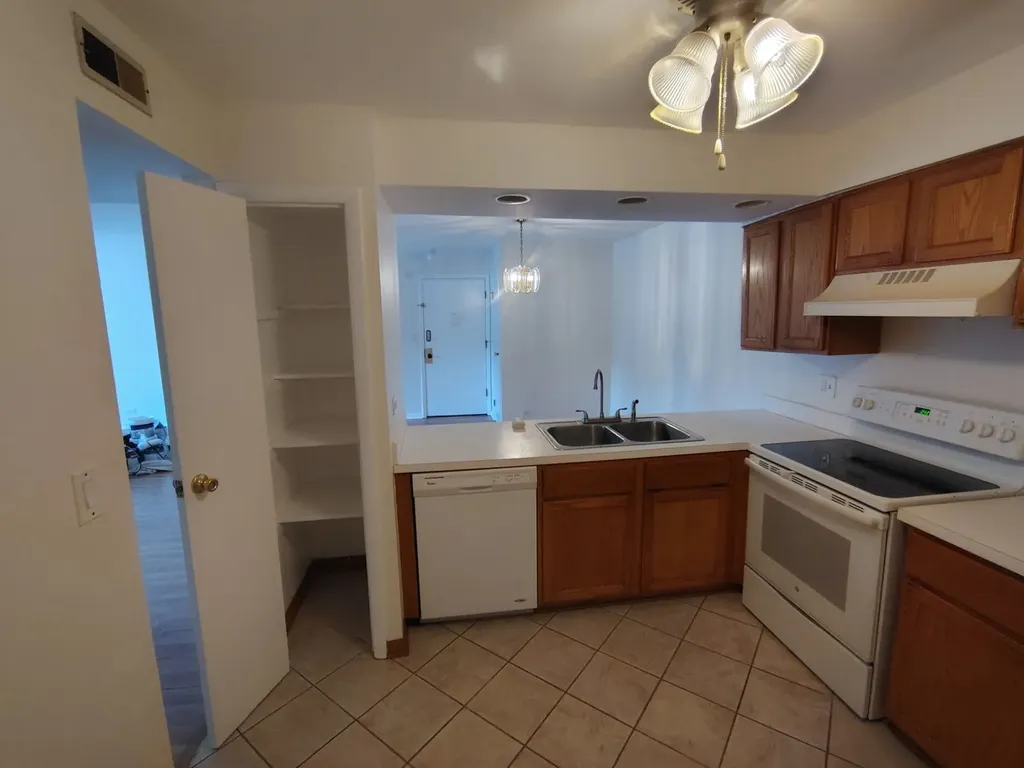 4424 Euclid Avenue Rolling Meadows IL 60008