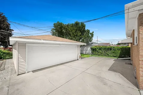 9972 Ivanhoe Avenue Schiller Park IL 60176