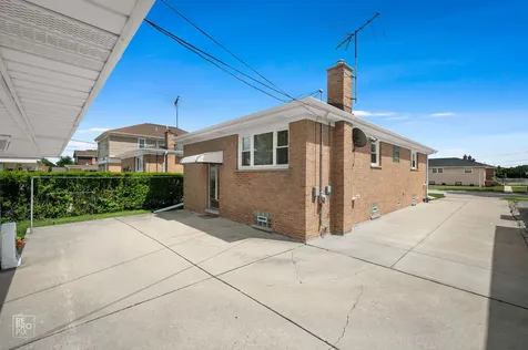 9972 Ivanhoe Avenue Schiller Park IL 60176