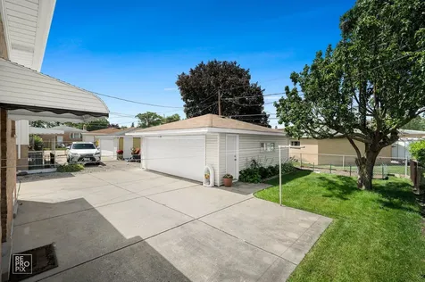 9972 Ivanhoe Avenue Schiller Park IL 60176