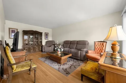 9972 Ivanhoe Avenue Schiller Park IL 60176