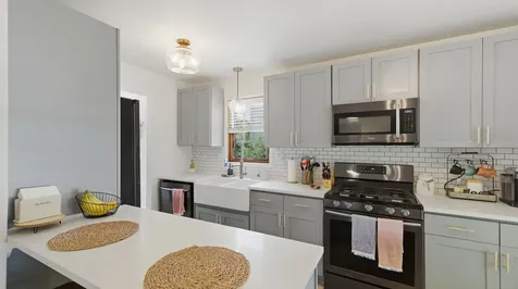 916 Britta Lane Geneva IL 60134
