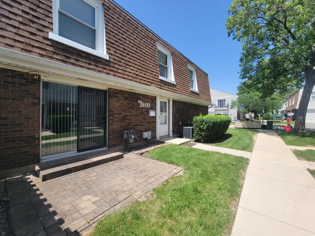 2211 Dorchester Court Schaumburg IL 60194