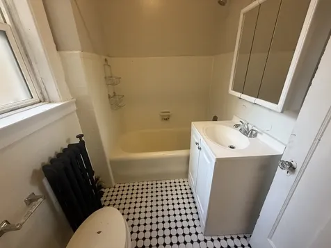 6748 North Ashland Avenue Chicago IL 60626