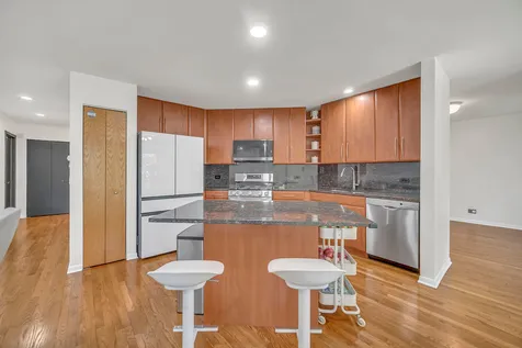 56 Woodstone Court Buffalo Grove IL 60089