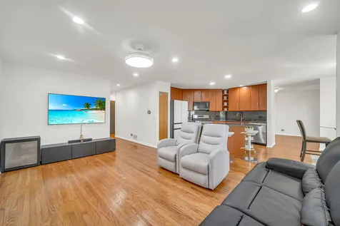56 Woodstone Court Buffalo Grove IL 60089
