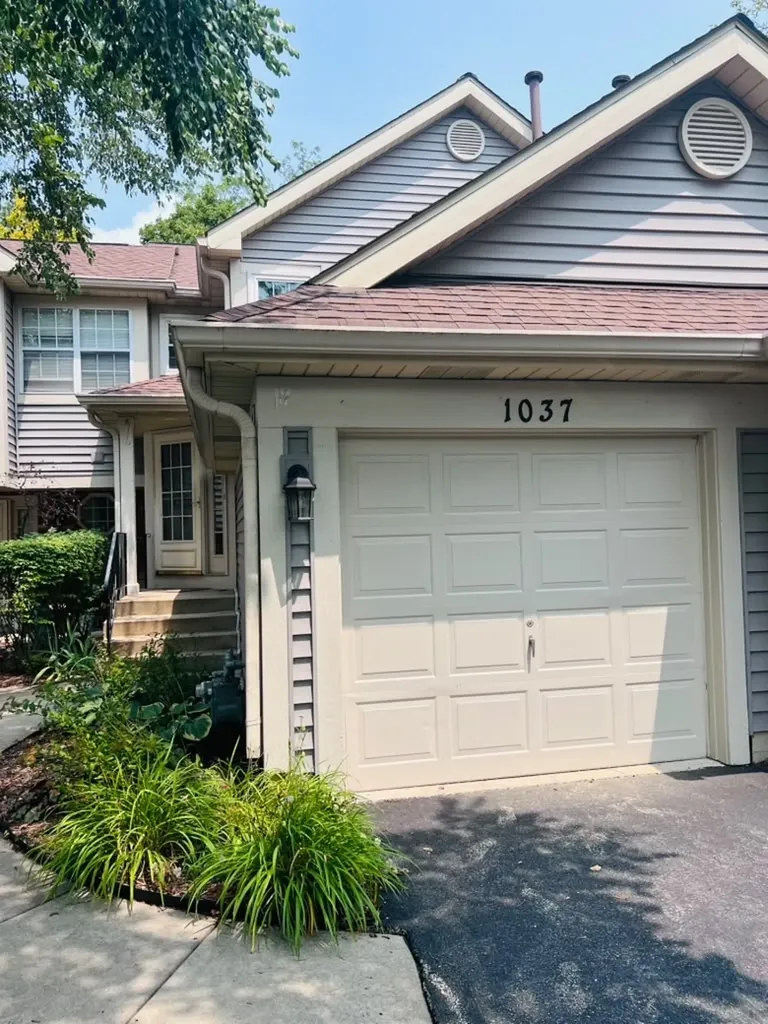 1037 Rockport Drive Carol Stream IL 60188
