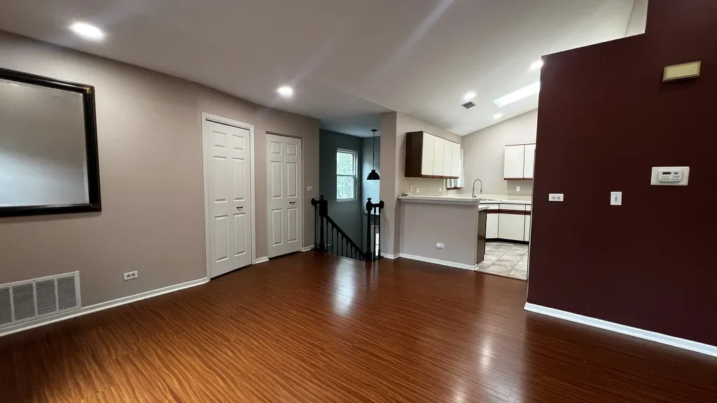 1037 Rockport Drive Carol Stream IL 60188