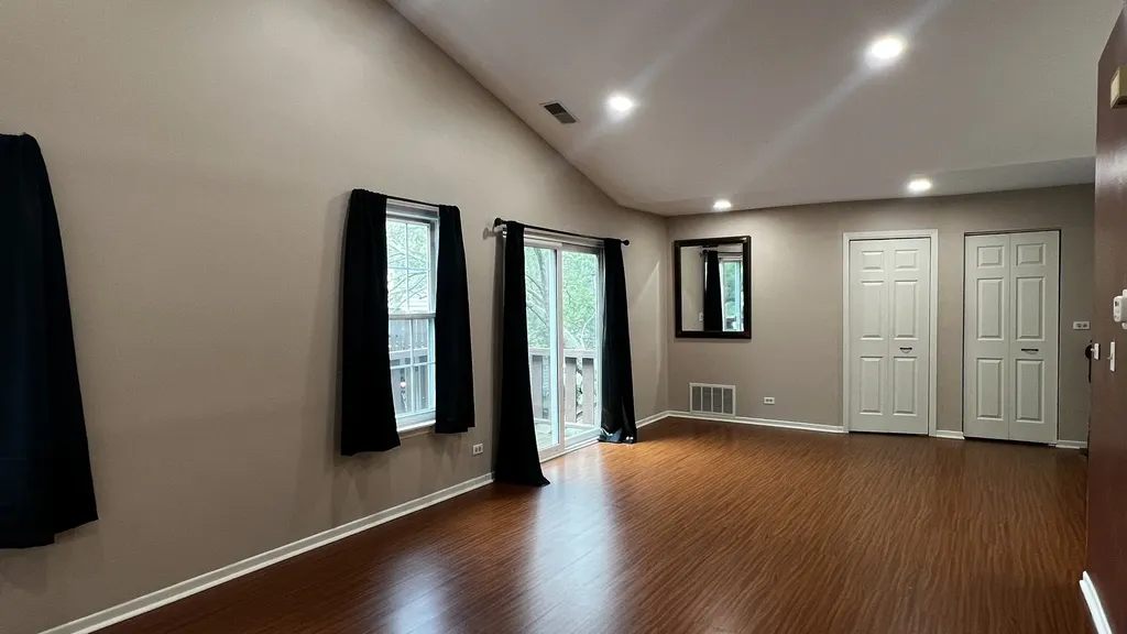 1037 Rockport Drive Carol Stream IL 60188