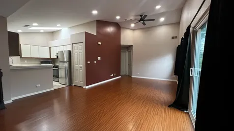1037 Rockport Drive Carol Stream IL 60188