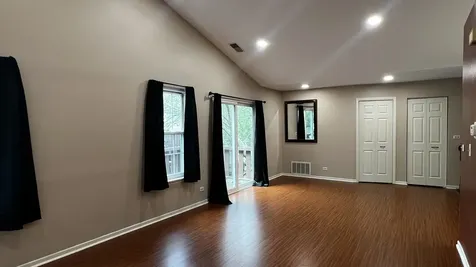 1037 Rockport Drive Carol Stream IL 60188