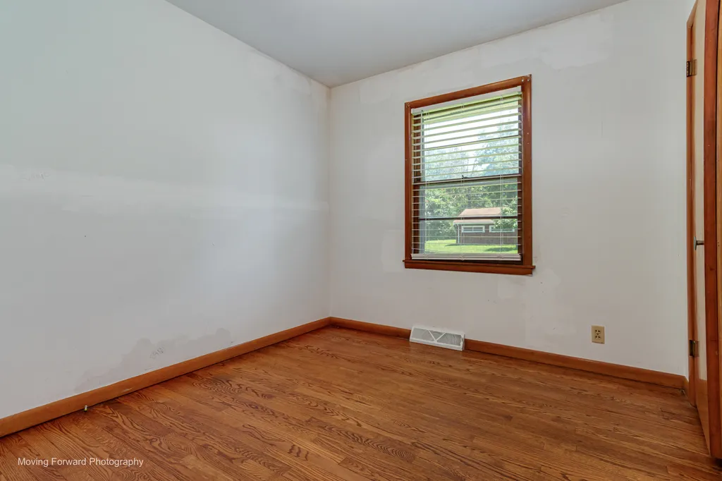 7S175 North Eola Road Aurora IL 60502