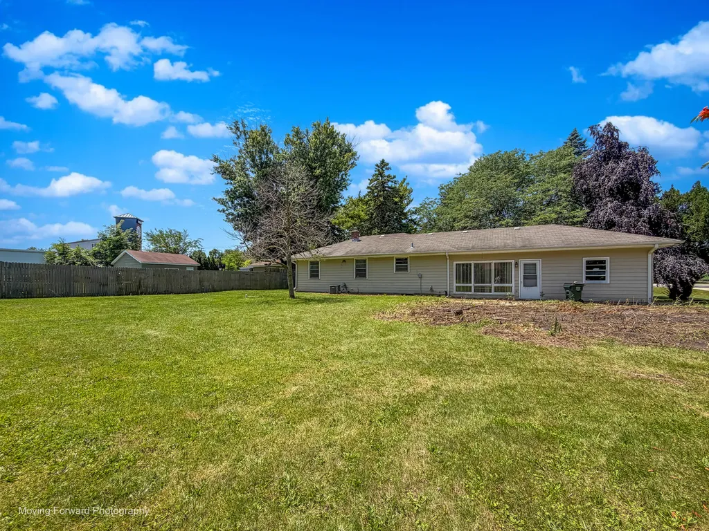 7S175 North Eola Road Aurora IL 60502